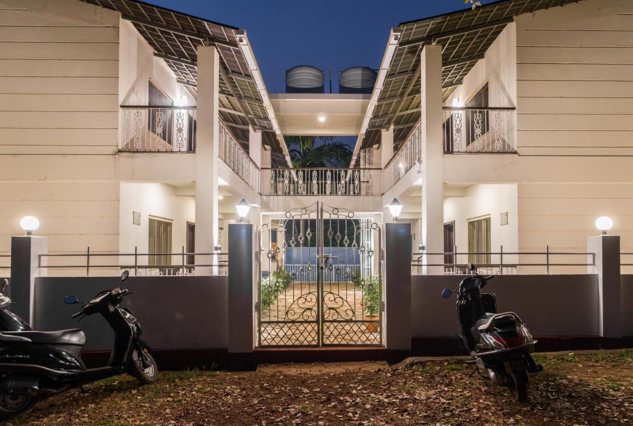 Marine Studios By Le Pension Stays Marmagao Bagian luar foto